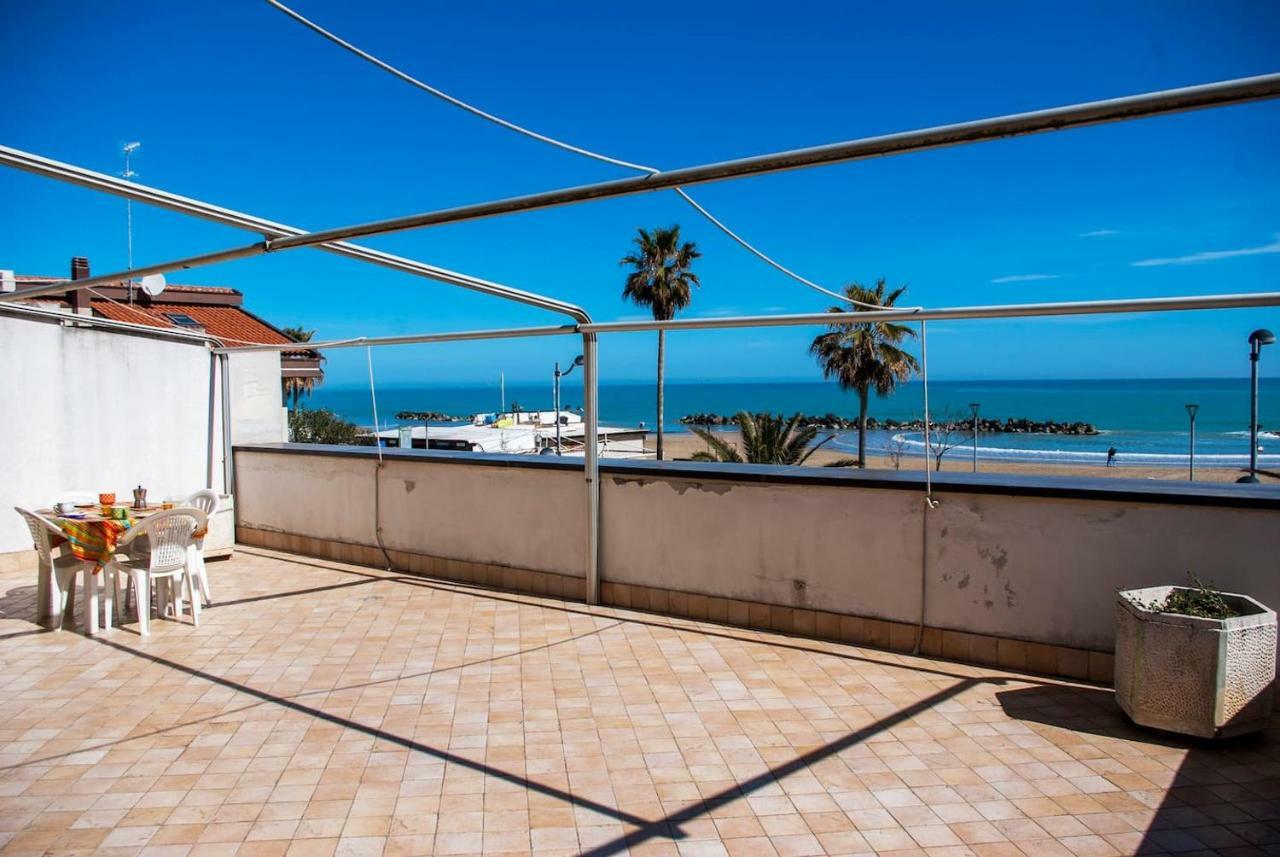 Appartamento Di Antonio Fronte Mare Montesilvano Marina Eksteriør billede